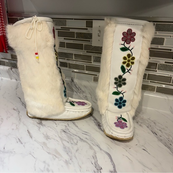 Mukluks Rosa Scribe Custom handmade Indigenous Art Beaded rabbit fur - Picture 2 of 10